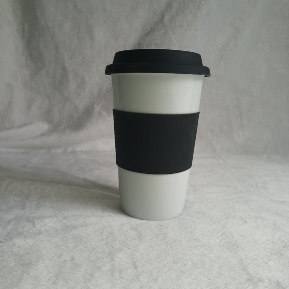 William Sonoma Porcelain Tumbler with Silicone lid and Sleeve Band - Picture 1 of 3
